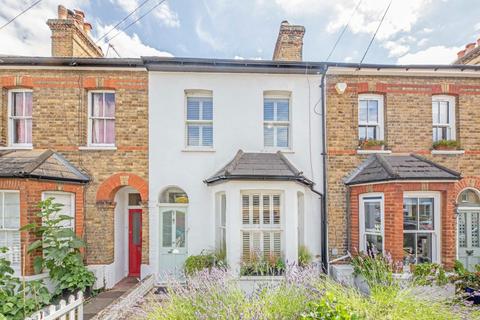 2 bedroom house for sale, Avenue Road, Hampton TW12