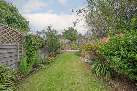 13 Avenue Road, Hampton, TW12 2BH