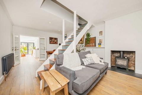 13 Avenue Road, Hampton, TW12 2BH