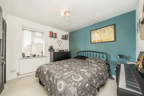 1 bedroom house for sale, Tulip Close, Hampton TW12