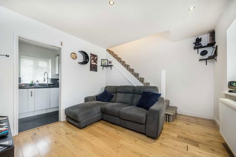 9 Tulip Close, Hampton, TW12 3SA