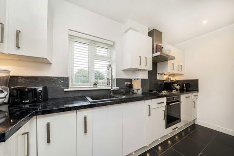 9 Tulip Close, Hampton, TW12 3SA