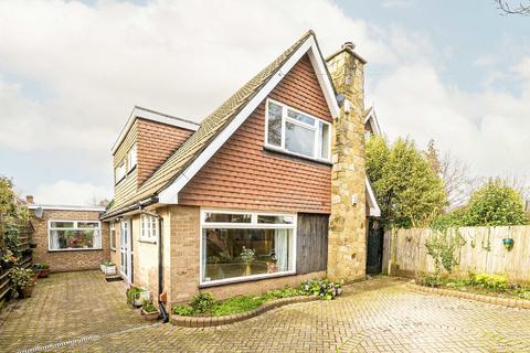 3 bedroom detached house for sale, The Avenue, Hampton TW12