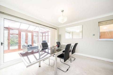 3 bedroom detached house for sale, Wensleydale Gardens, Hampton TW12