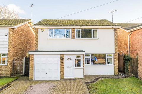 3 bedroom detached house for sale, Wensleydale Gardens, Hampton TW12