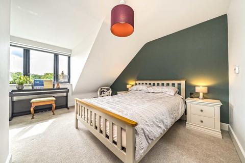 3 bedroom house for sale, Milton Road, Hampton TW12