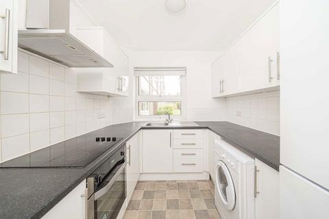 2 bedroom flat for sale, Wellington Road, Hampton TW12