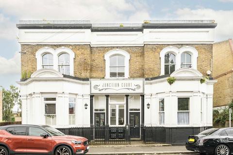 2 bedroom flat for sale, Station Road, Hampton TW12