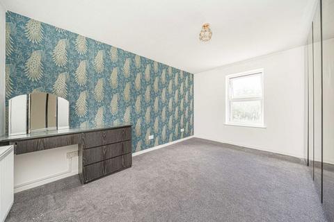 12 Morland Close, Hampton, TW12 3YX