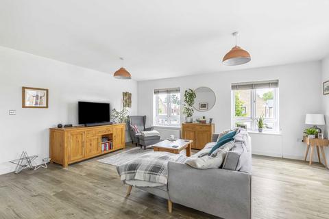 2 bedroom flat for sale, Orchard Farm Avenue, East Molesey KT8