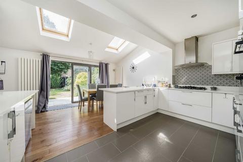 1 Bloxham Crescent, Hampton, TW12 2QF