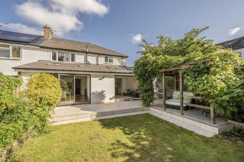 1 Bloxham Crescent, Hampton, TW12 2QF