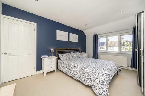 1 Bloxham Crescent, Hampton, TW12 2QF
