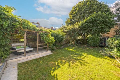 1 Bloxham Crescent, Hampton, TW12 2QF