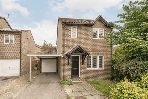 3 bedroom detached house to rent, Stewart Close, Hampton TW12