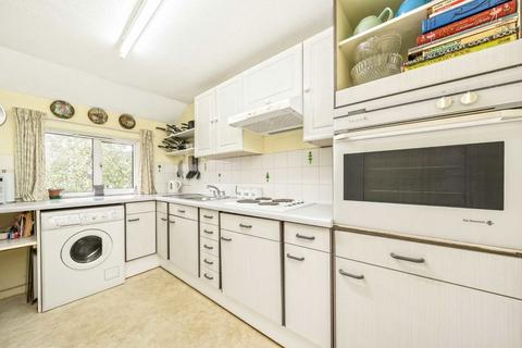 1 bedroom flat for sale, Chichester Close, Hampton TW12