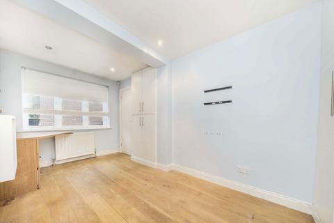 73 Stevens Close, Hampton, TW12 3YW