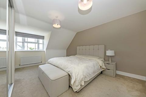 4 bedroom house to rent, Roper Crescent, Sunbury-On-Thames TW16