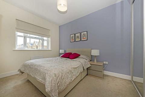 4 bedroom house to rent, Roper Crescent, Sunbury-On-Thames TW16