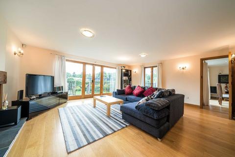 3 bedroom detached house to rent, Thames Side, Staines-Upon-Thames TW18