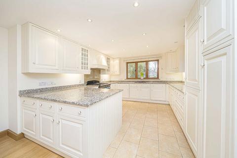 3 bedroom detached house to rent, Thames Side, Staines-Upon-Thames TW18