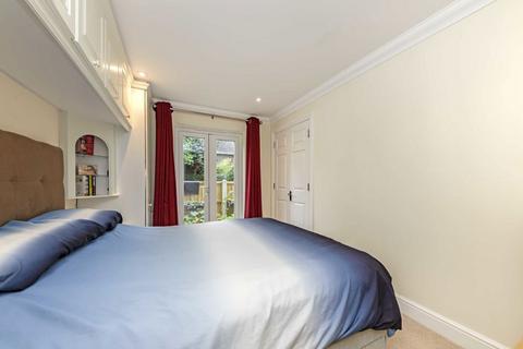 2 bedroom flat to rent, Green Street, Sunbury-On-Thames TW16