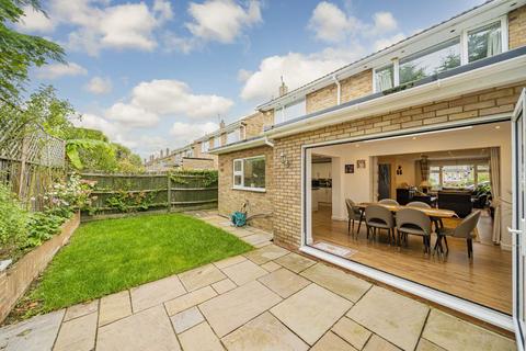 71 Albury Close, Hampton, TW12 3BB