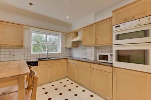 5 bedroom house to rent, Ellesmere Place, Walton-On-Thames KT12