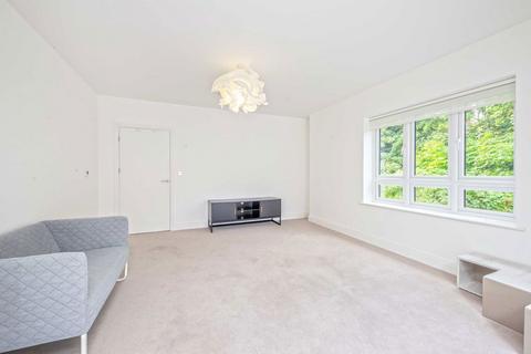 5 bedroom detached house to rent, Bridges Avenue, East Molesey KT8