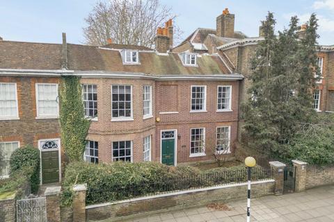 6 bedroom detached house to rent, Hampton Court Road, East Molesey KT8