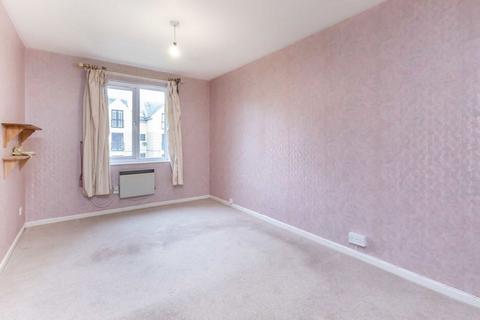 2 bedroom flat to rent, Cherry Orchard, Staines-Upon-Thames TW18