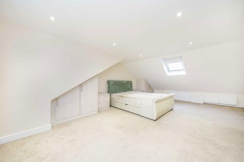 3 bedroom maisonette to rent, Percy Road, Hampton TW12