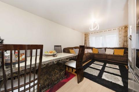 3 bedroom flat for sale, Boulevard Drive, London NW9