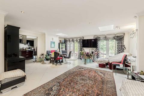 undefined, Tudor Close, London NW9