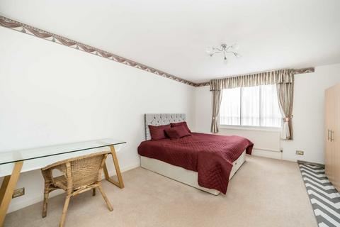 3 bedroom flat for sale, High Mount, Hendon NW4