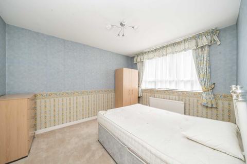 103 High Mount, London, NW4 3ST