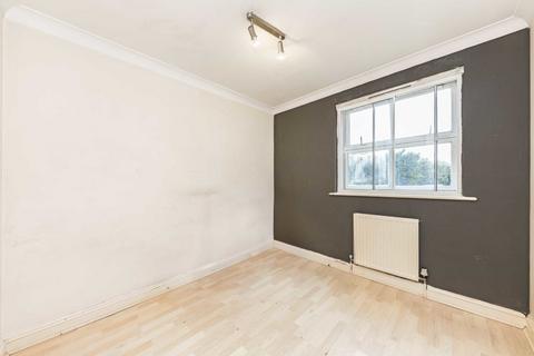 2 bedroom flat for sale, Great North Way, London NW4