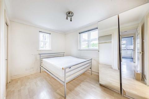 2 bedroom flat for sale, Great North Way, London NW4