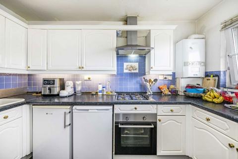 2 bedroom flat for sale, Prince Of Wales Close, London NW4