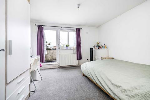 2 bedroom flat for sale, Prince Of Wales Close, London NW4