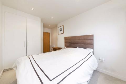 2 bedroom flat for sale, Heritage Avenue, London NW9