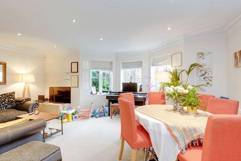 2 bedroom flat for sale, Station Road, London NW4