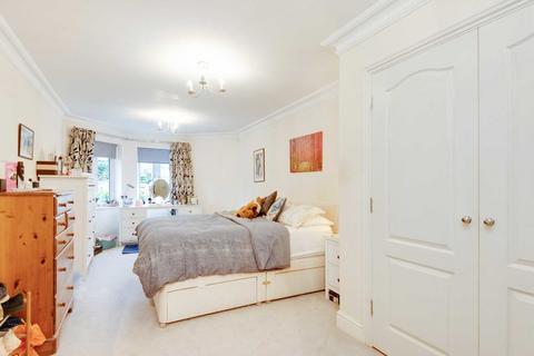 2 bedroom flat for sale, Station Road, London NW4