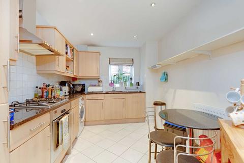 2 bedroom flat for sale, Station Road, London NW4