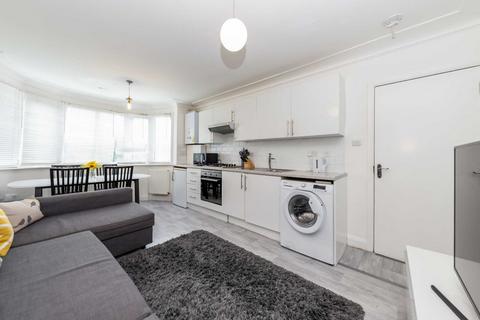 1 bedroom flat for sale, Highfield Avenue, London NW11