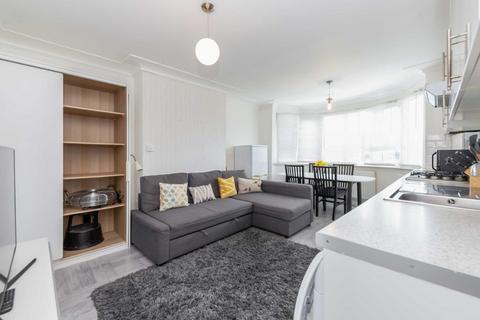 1 bedroom flat for sale, Highfield Avenue, London NW11