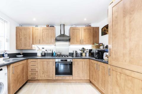 2 bedroom flat for sale, Great North Way, London NW4