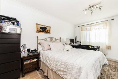 2 bedroom flat for sale, Great North Way, London NW4