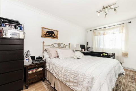 2 bedroom flat for sale, Great North Way, London NW4
