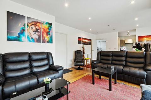 3 bedroom flat for sale, Grahame Park Way, London NW9